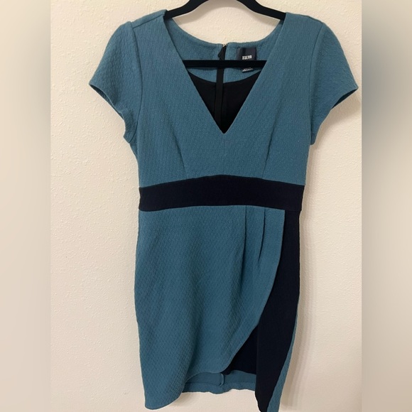 Maeve Dresses & Skirts - Maeve teal and black split color tulip dress